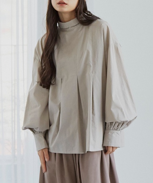 Libra Cue(リブラ キュー)の「タックボリュームハイネックブラウス(シャツ/ブラウス・レディース・グリーン/チャコールグレー/ベージュ・FREE)」の3枚目の写真