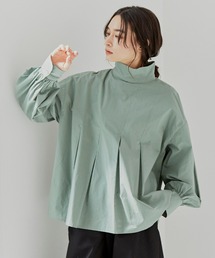 タックボリュームハイネックブラウス