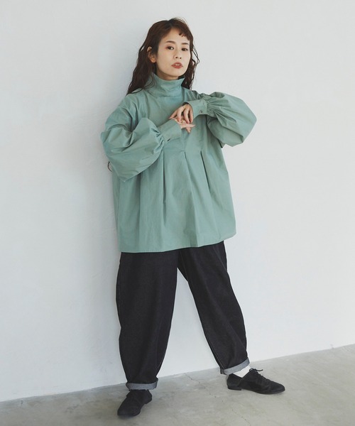 Libra Cue(リブラ キュー)の「タックボリュームハイネックブラウス(シャツ/ブラウス・レディース・グリーン/チャコールグレー/ベージュ・FREE)」の14枚目の写真