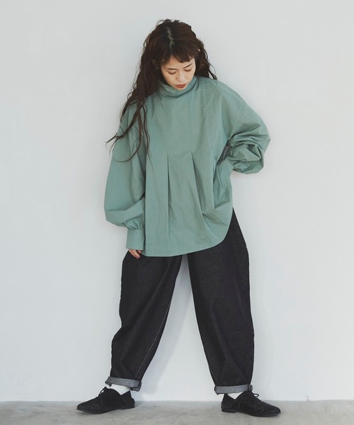 Libra Cue(リブラ キュー)の「タックボリュームハイネックブラウス(シャツ/ブラウス・レディース・グリーン/チャコールグレー/ベージュ・FREE)」の8枚目の写真