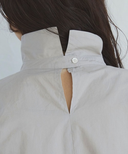 Libra Cue(リブラ キュー)の「タックボリュームハイネックブラウス(シャツ/ブラウス・レディース・グリーン/チャコールグレー/ベージュ・FREE)」の5枚目の写真