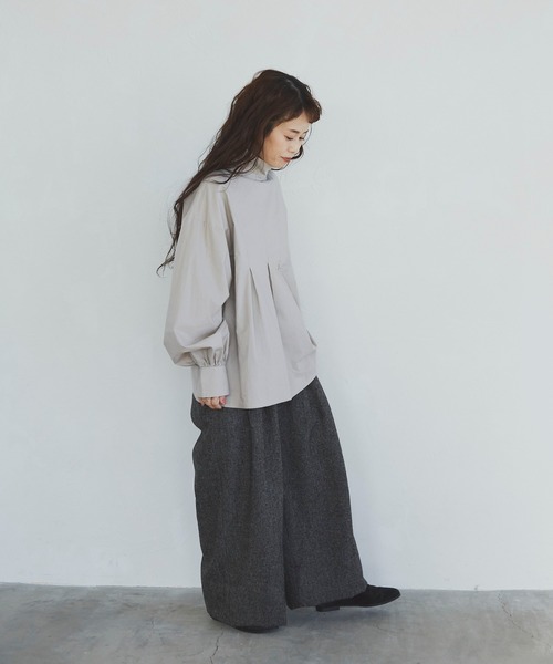 Libra Cue(リブラ キュー)の「タックボリュームハイネックブラウス(シャツ/ブラウス・レディース・グリーン/チャコールグレー/ベージュ・FREE)」の7枚目の写真