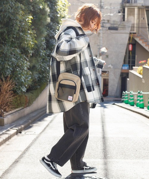 WEGO(ウィゴー)の「WEGO/メッシュポケットショルダーバッグ(ショルダーバッグ・レディース・ブラック/ベージュ・FREE)」の4枚目の写真