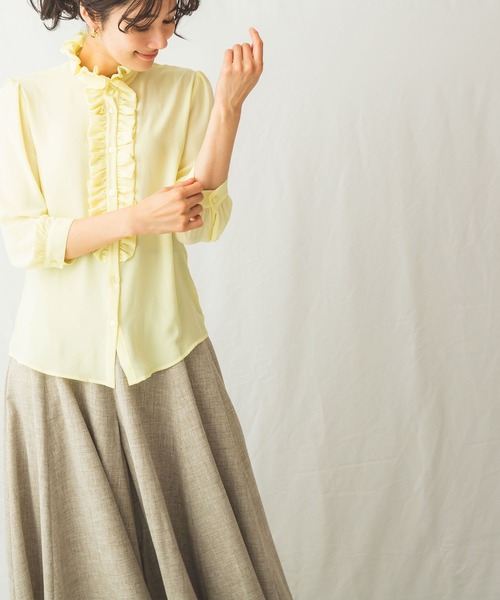 NARACAMICIE(ナラカミーチェ)の「ソフトジョーゼット衿フリルブラウス(シャツ/ブラウス・レディース・ベージュ/オフホワイト/イエロー・MEDIUM/LARGE/SMALL/XXX-LARGE/XX-LARGE/X-LARGE)」の4枚目の写真