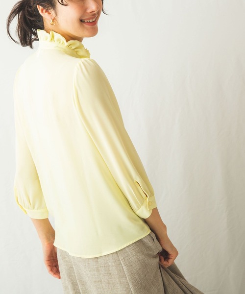 NARACAMICIE(ナラカミーチェ)の「ソフトジョーゼット衿フリルブラウス(シャツ/ブラウス・レディース・ベージュ/オフホワイト/イエロー・MEDIUM/LARGE/SMALL/XXX-LARGE/XX-LARGE/X-LARGE)」の6枚目の写真