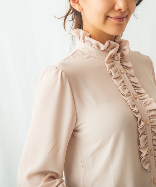 NARACAMICIE(ナラカミーチェ)の「ソフトジョーゼット衿フリルブラウス(シャツ/ブラウス・レディース・ベージュ/オフホワイト/イエロー・MEDIUM/LARGE/SMALL/XXX-LARGE/XX-LARGE/X-LARGE)」の11枚目の写真