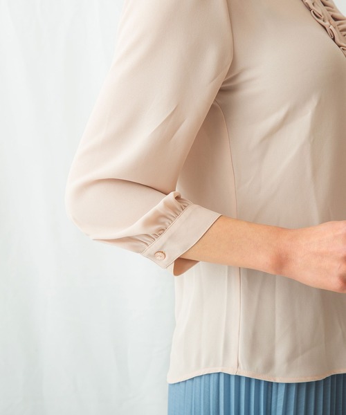 NARACAMICIE(ナラカミーチェ)の「ソフトジョーゼット衿フリルブラウス(シャツ/ブラウス・レディース・ベージュ/オフホワイト/イエロー・MEDIUM/LARGE/SMALL/XXX-LARGE/XX-LARGE/X-LARGE)」の12枚目の写真