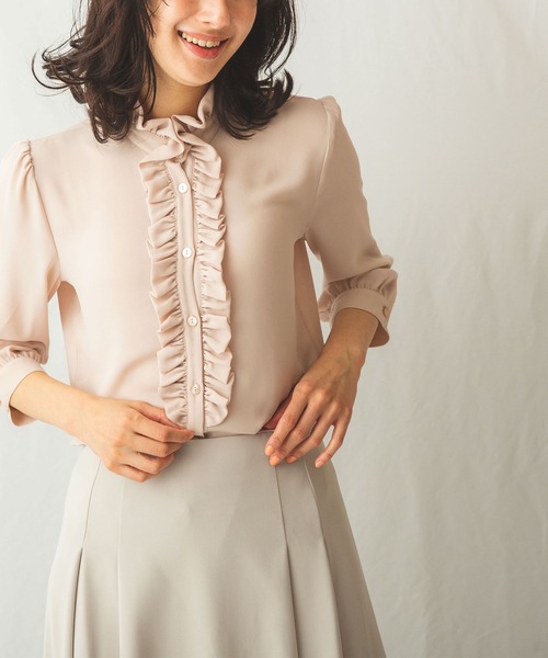 NARACAMICIE(ナラカミーチェ)の「ソフトジョーゼット衿フリルブラウス(シャツ/ブラウス・レディース・ベージュ/オフホワイト/イエロー・MEDIUM/LARGE/SMALL/XXX-LARGE/XX-LARGE/X-LARGE)」の16枚目の写真