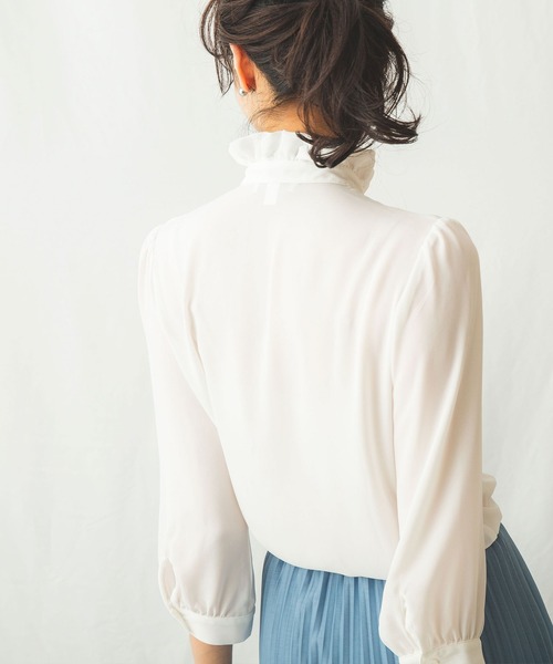 NARACAMICIE(ナラカミーチェ)の「ソフトジョーゼット衿フリルブラウス(シャツ/ブラウス・レディース・ベージュ/オフホワイト/イエロー・MEDIUM/LARGE/SMALL/XXX-LARGE/XX-LARGE/X-LARGE)」の20枚目の写真