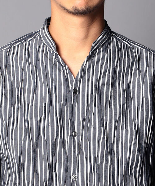 Stutostein Nolley's（シュテットシュタインノーリーズ）の「スキッパーバンドカラーシャツ（シャツ/ブラウス・メンズ・グレイッシュベージュ/ネイビー・S/L/M）」の6枚目の写真