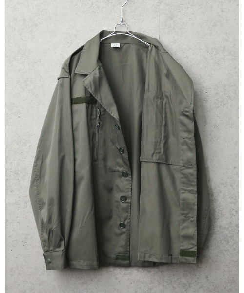 MILITARY（ミリタリー）の「実物 新品 デッドストック フランス軍 F-1ジャケット 2ポケット（ミリタリージャケット・メンズ・オリーブ・120L）」の2枚目の写真