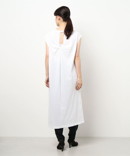 INED(イネド)の「バックシャンロングチュニック(ワンピース・レディース・ブラック/ブラウン/オフホワイト/カーキ・9号)」の19枚目の写真