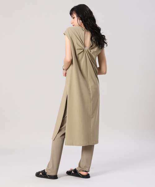 INED(イネド)の「バックシャンロングチュニック(ワンピース・レディース・ブラック/ブラウン/オフホワイト/カーキ・9号)」の5枚目の写真