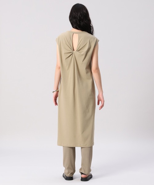 INED(イネド)の「バックシャンロングチュニック(ワンピース・レディース・ブラック/ブラウン/オフホワイト/カーキ・9号)」の8枚目の写真