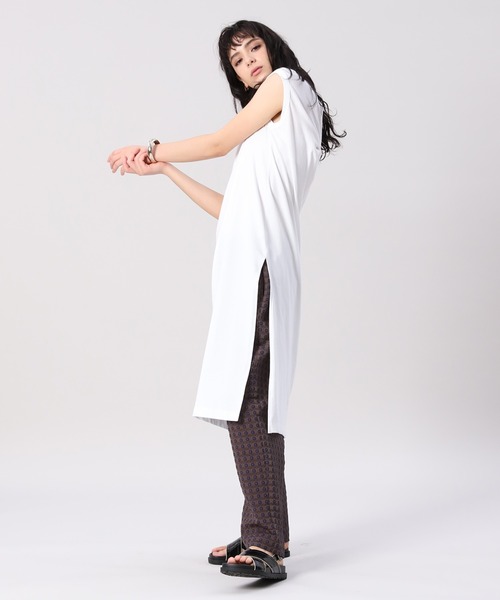 INED(イネド)の「バックシャンロングチュニック(ワンピース・レディース・ブラック/ブラウン/オフホワイト/カーキ・9号)」の13枚目の写真