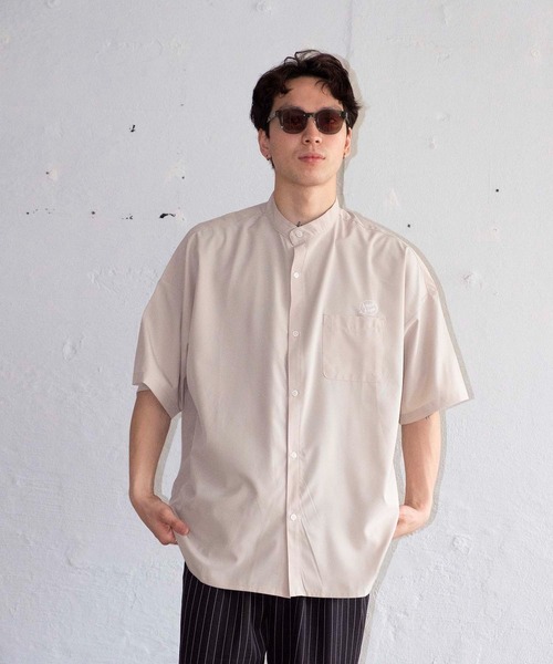 bonjour bonsoir（ボンジュール　ボンソワール）の「【bonjour bonsoir】バンドカラー半袖シャツ（シャツ/ブラウス・メンズ・ベージュ/サックスブルー/グリーン/スミクロ・M/L/XL）」の15枚目の写真