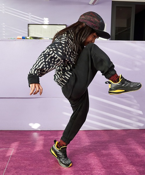 adidas（アディダス）の「LEGO ムーブ AEROREADY トラックパンツ [LEGO Move AEROREADY Track Pants] アディダス（キッズ/子供用）（スウェットパンツ・キッズ・ブラック×イエロー・100/110/120/130/140/150/160）」の6枚目の写真