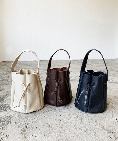 LIAN(リアン)の「【Made in Japan】レザーパネルラウンドハンドバッグ(ハンドバッグ・レディース・オフホワイト/ブラック/ブラウン・FREE)」の4枚目の写真