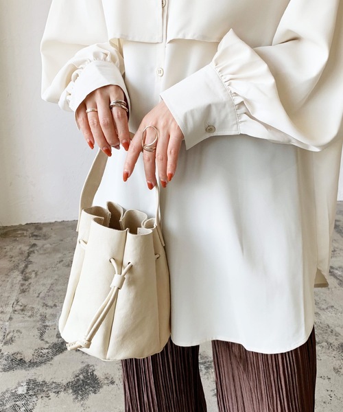 LIAN(リアン)の「【Made in Japan】レザーパネルラウンドハンドバッグ(ハンドバッグ・レディース・オフホワイト/ブラック/ブラウン・FREE)」の6枚目の写真