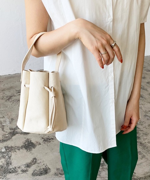 LIAN(リアン)の「【Made in Japan】レザーパネルラウンドハンドバッグ(ハンドバッグ・レディース・オフホワイト/ブラック/ブラウン・FREE)」の7枚目の写真