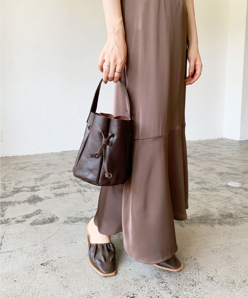 LIAN(リアン)の「【Made in Japan】レザーパネルラウンドハンドバッグ(ハンドバッグ・レディース・オフホワイト/ブラック/ブラウン・FREE)」の12枚目の写真