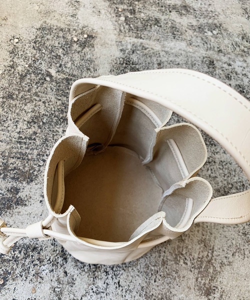 LIAN(リアン)の「【Made in Japan】レザーパネルラウンドハンドバッグ(ハンドバッグ・レディース・オフホワイト/ブラック/ブラウン・FREE)」の17枚目の写真