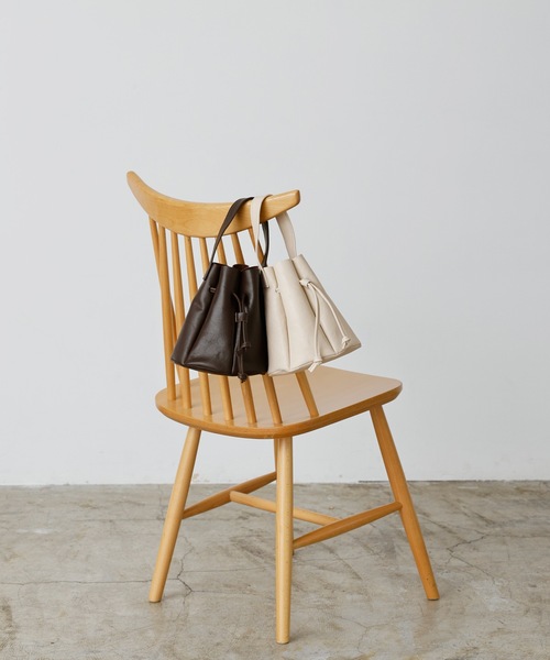 LIAN(リアン)の「【Made in Japan】レザーパネルラウンドハンドバッグ(ハンドバッグ・レディース・オフホワイト/ブラック/ブラウン・FREE)」の18枚目の写真