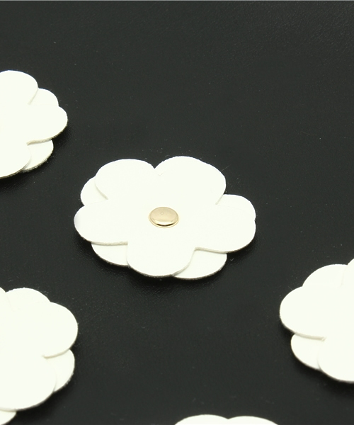 CIAOPANIC（チャオパニック）の「【VOTAN TOKYO】お花クラッチ（クラッチバッグ・レディース・ベージュ/ブラック・FREE）」の8枚目の写真