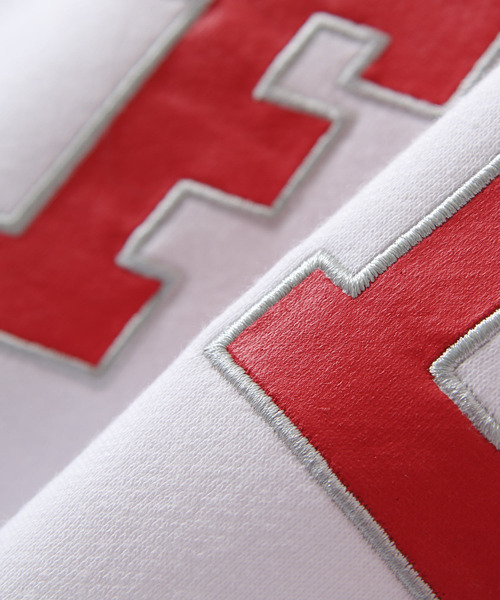 FILA(フィラ)の「【別注】 【FILA】 肉厚 カレッジロゴ 裏起毛 長袖 スウェット トレーナー(スウェット・レディース・ホワイト/ネイビー/オートミール/杢グレー/ブラック・MEDIUM/LARGE/X-LARGE)」の12枚目の写真