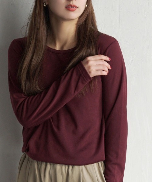 zootie(ズーティー)の「【着た瞬間あったかい】無地&ボーダー 裏起毛クルーネックカットソー(Tシャツ/カットソー・レディース・チャコール/オレンジ/ブラック×グレー/杢グレー/マスタード/バーガンディー/ブラック/アイボリー/ブラック×ホワイト/ライトベージュ/ダークグリーン・M/LL/L)」の10枚目の写真