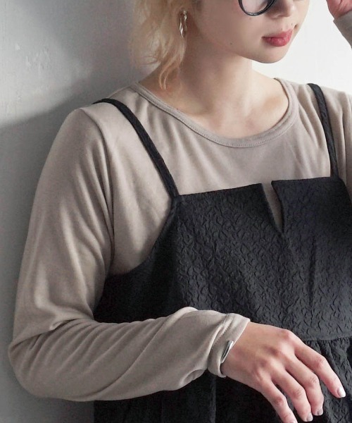 zootie(ズーティー)の「【着た瞬間あったかい】無地&ボーダー 裏起毛クルーネックカットソー(Tシャツ/カットソー・レディース・チャコール/オレンジ/ブラック×グレー/杢グレー/マスタード/バーガンディー/ブラック/アイボリー/ブラック×ホワイト/ライトベージュ/ダークグリーン・M/LL/L)」の7枚目の写真