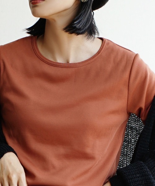 zootie(ズーティー)の「【着た瞬間あったかい】無地&ボーダー 裏起毛クルーネックカットソー(Tシャツ/カットソー・レディース・チャコール/オレンジ/ブラック×グレー/杢グレー/マスタード/バーガンディー/ブラック/アイボリー/ブラック×ホワイト/ライトベージュ/ダークグリーン・M/LL/L)」の11枚目の写真