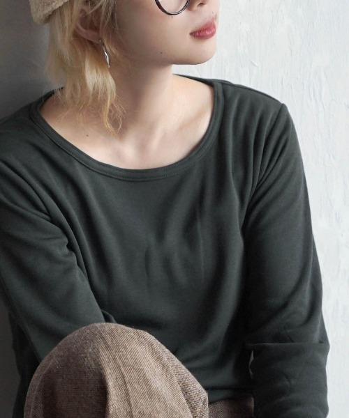 zootie(ズーティー)の「【着た瞬間あったかい】無地&ボーダー 裏起毛クルーネックカットソー(Tシャツ/カットソー・レディース・チャコール/オレンジ/ブラック×グレー/杢グレー/マスタード/バーガンディー/ブラック/アイボリー/ブラック×ホワイト/ライトベージュ/ダークグリーン・M/LL/L)」の8枚目の写真