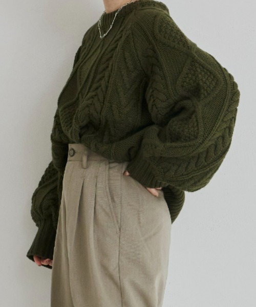 hinari（ヒナリ）の「ケーブル編みボリュームニット（ニット/セーター・レディース・ブラック/グリーン/ナチュラル/テラコッタ/マスタード/モカ・FREE）」の18枚目の写真