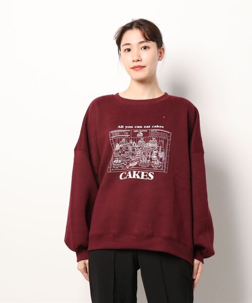 SPINNS(スピンズ)の「CAKESイラストデザイン 裏起毛スウェット(スウェット・レディース・その他1/その他2/オフホワイト/スミクロ/ブルー・ONESIZE)」の5枚目の写真