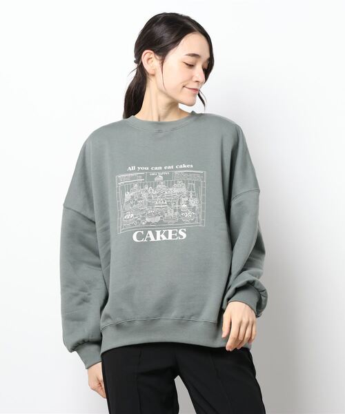 SPINNS(スピンズ)の「CAKESイラストデザイン 裏起毛スウェット(スウェット・レディース・その他1/その他2/オフホワイト/スミクロ/ブルー・ONESIZE)」の4枚目の写真
