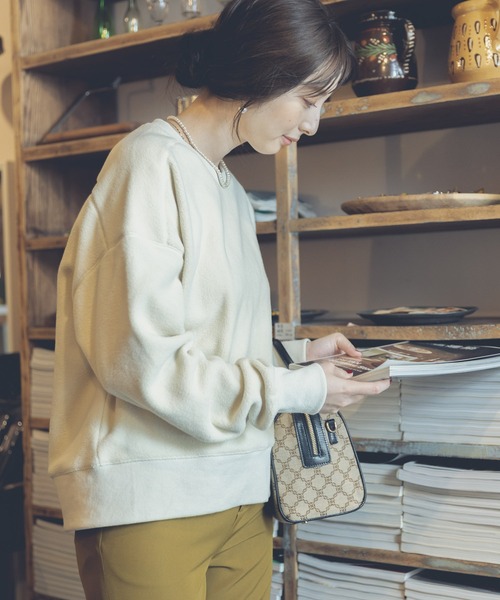 Andemiu（アンデミュウ）の「【WEB限定】ボアカットプルオーバー258795（スウェット・レディース・アイボリー/ベージュ/ネイビー・FREE）」の2枚目の写真