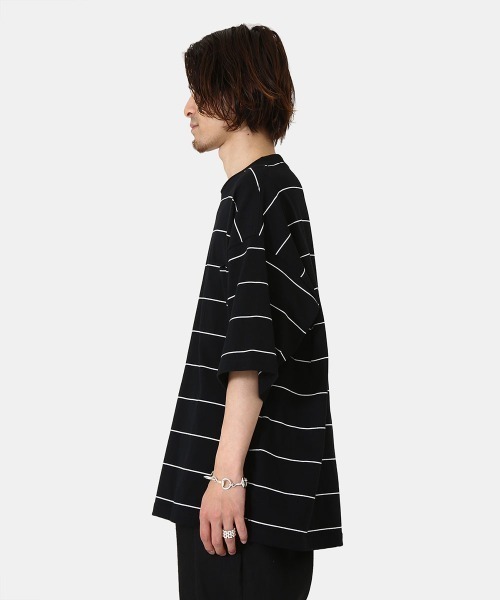 marka（マーカ）の「marka / マーカ：BORDER TEE S/S - COMBED KNIT BORDER -：M22A-09CS01B[COR]（Tシャツ/カットソー・メンズ・ブラック・1/2/3）」の9枚目の写真