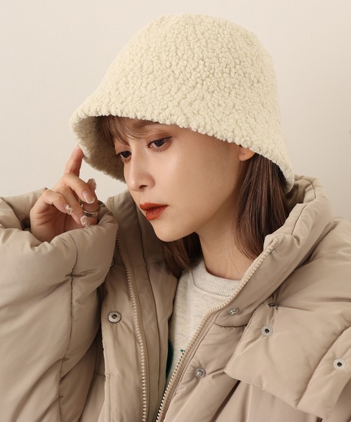 one after another NICE CLAUP（ワンアフターアナザーナイスクラップ）の「モコモがアクセントに！ボアバケットハット（ハット・レディース・ブラック/アイボリー/キャメル・FREE）」の2枚目の写真