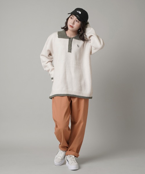 SPINNS（スピンズ）の「【ゆったりシルエット】YRワンポイントロゴ 襟切替デザインニット（ニット/セーター・レディース・ブラック/ベージュ/ネイビー/ナチュラル・ONESIZE）」の20枚目の写真