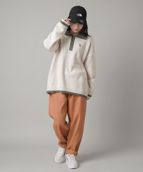 SPINNS（スピンズ）の「【ゆったりシルエット】YRワンポイントロゴ 襟切替デザインニット（ニット/セーター・レディース・ブラック/ベージュ/ネイビー/ナチュラル・ONESIZE）」の21枚目の写真