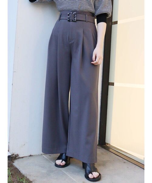 MURUA（ムルーア）の「ハイウエストタックワイドパンツ（その他パンツ・レディース・グレー/イエロー/グリーン/アイボリー・1/2）」の2枚目の写真