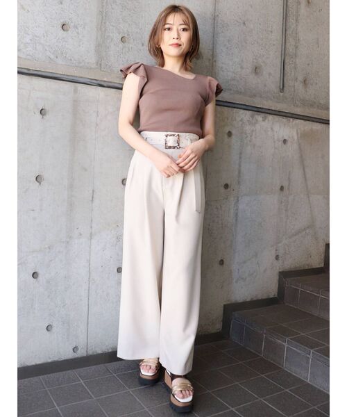 MURUA（ムルーア）の「ハイウエストタックワイドパンツ（その他パンツ・レディース・グレー/イエロー/グリーン/アイボリー・1/2）」の6枚目の写真