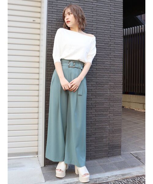 MURUA（ムルーア）の「ハイウエストタックワイドパンツ（その他パンツ・レディース・グレー/イエロー/グリーン/アイボリー・1/2）」の8枚目の写真