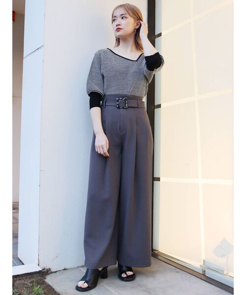 MURUA（ムルーア）の「ハイウエストタックワイドパンツ（その他パンツ・レディース・グレー/イエロー/グリーン/アイボリー・1/2）」の9枚目の写真