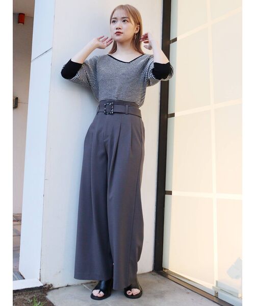 MURUA（ムルーア）の「ハイウエストタックワイドパンツ（その他パンツ・レディース・グレー/イエロー/グリーン/アイボリー・1/2）」の10枚目の写真