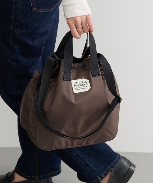 FREDRIK PACKERS（フレドリックパッカーズ）の「26SS別注新色展開！【FREDRIK PACKERS】BLOOM SHOULDER NYLON 2WAYトート ショルダーバッグ フレドリックパッカーズ（ショルダーバッグ・レディース・ブラック/ベージュ/グレー/レオパード/パープル/グリーン/ネイビー/グリーン系2/ブラック系その他2/ブラック系その他3/ブラウン/その他2・FREE）」の5枚目の写真