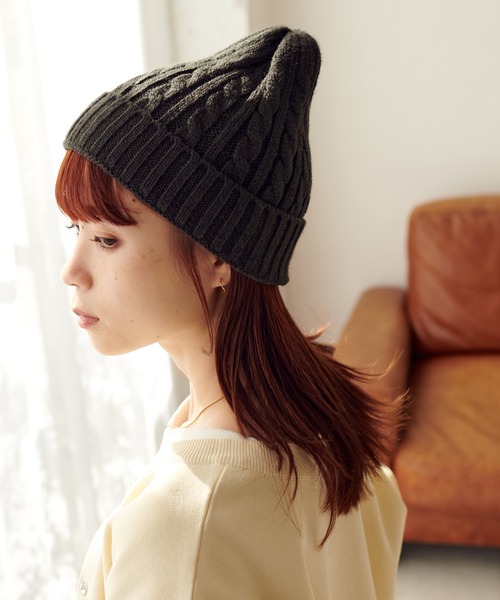 DISCOAT（ディスコート）の「ケーブルニットキャップ（ニットキャップ/ビーニー・レディース・チャコールグレー/ブラック/ベージュ/ネイビー/ブラウン/オレンジ/ブルー・FREE）」の4枚目の写真