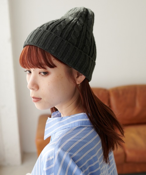 DISCOAT（ディスコート）の「ケーブルニットキャップ（ニットキャップ/ビーニー・レディース・チャコールグレー/ブラック/ベージュ/ネイビー/ブラウン/オレンジ/ブルー・FREE）」の3枚目の写真