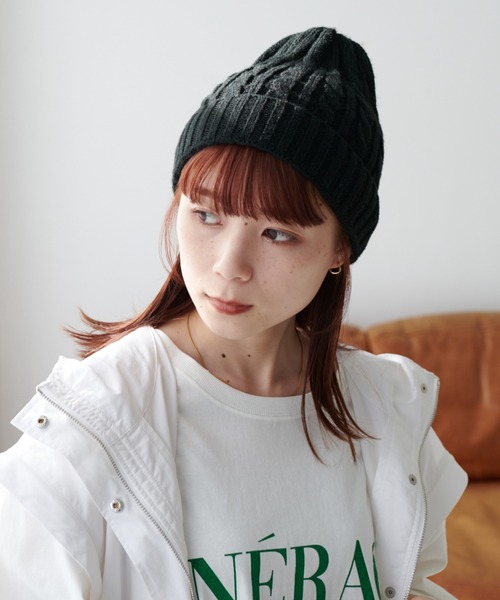 DISCOAT（ディスコート）の「ケーブルニットキャップ（ニットキャップ/ビーニー・レディース・チャコールグレー/ブラック/ベージュ/ネイビー/ブラウン/オレンジ/ブルー・FREE）」の2枚目の写真